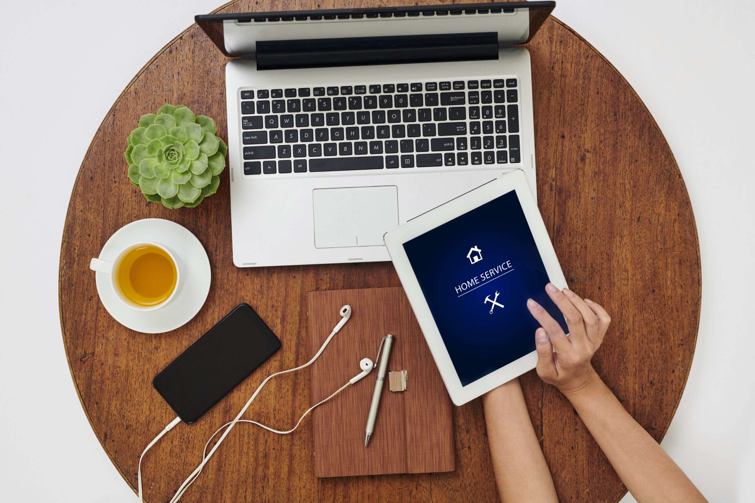 Φτιάξ’ το Μόνος σου (DIY) vs. Επαγγελματική Agency Μια Ειλικρινής Σύγκριση για ΜΜΕ